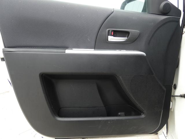 プレマシー ２３Ｓ　リモコンキー　両側パワースライドドア　純正ナビ　バックカメラ　ＥＴＣ　ステアリングリモコン　ＭＴモード　マニュアルエアコン　純正ＡＷ　車検整備　ドアバイザー　フロアマット　０９保証（35枚目）