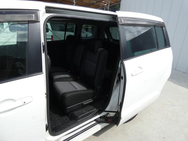 プレマシー ２３Ｓ　リモコンキー　両側パワースライドドア　純正ナビ　バックカメラ　ＥＴＣ　ステアリングリモコン　ＭＴモード　マニュアルエアコン　純正ＡＷ　車検整備　ドアバイザー　フロアマット　０９保証（40枚目）