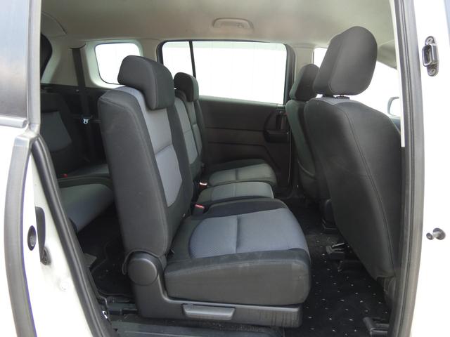 プレマシー ２３Ｓ　リモコンキー　両側パワースライドドア　純正ナビ　バックカメラ　ＥＴＣ　ステアリングリモコン　ＭＴモード　マニュアルエアコン　純正ＡＷ　車検整備　ドアバイザー　フロアマット　０９保証（54枚目）