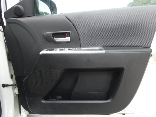 プレマシー ２３Ｓ　リモコンキー　両側パワースライドドア　純正ナビ　バックカメラ　ＥＴＣ　ステアリングリモコン　ＭＴモード　マニュアルエアコン　純正ＡＷ　車検整備　ドアバイザー　フロアマット　０９保証（59枚目）