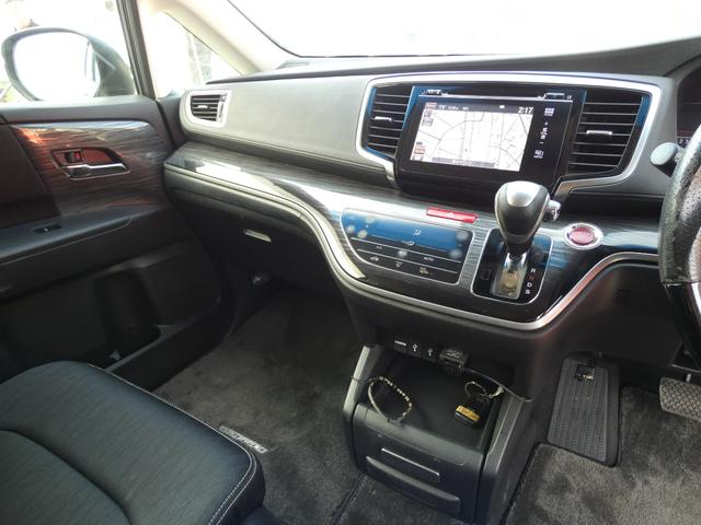 オデッセイ アブソルート　スマートキー　プッシュスタート　両側パワースライドドア　メモリーナビ　フルセグ　バックカメラ　フリップダウンモニター　ＥＴＣ　ハーフレザーシート　パドルシフト　ウインカーミラー　純正ＡＷ　車検整備（15枚目）