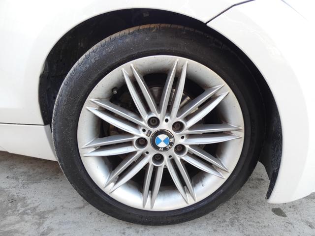 1シリーズ 120i カブリオレ スマートキー プッシュスタート HDDナビ ワンセグ ETC 革シート パワーシート キセノンヘッドライト オートライト フォグ MTモード ステアリングリモコン 純正AW 車検整備 09保証(18枚目)