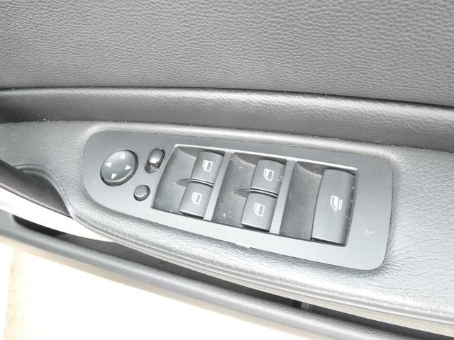 1シリーズ 120i カブリオレ スマートキー プッシュスタート HDDナビ ワンセグ ETC 革シート パワーシート キセノンヘッドライト オートライト フォグ MTモード ステアリングリモコン 純正AW 車検整備 09保証(54枚目)