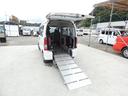 　車いす移動車　後部電動固定　リモコンキー　パワーウインドウ　ハロゲンヘッドライト　ヘッドライトレベライザー　純正ラジオオーディオ　両側スライドドア　マニュアルエアコン　ドアバイザー　フロアマット（46枚目）