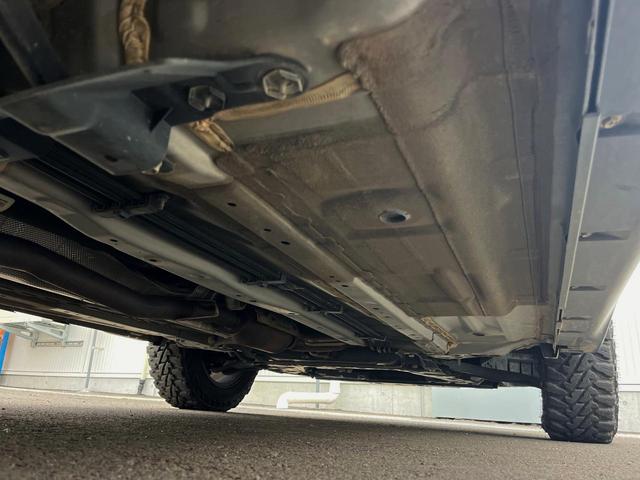 エクストレイル ２０Ｘｔｔ　エマージェンシーブレーキパッケージ　４ＷＤ　純正ＤＶＤナビ　全周囲カメラ　衝突被害軽減システム　電動リアゲート　レザー調シート　コーナーセンサー　スマートキー　ＬＥＤヘッド　ルーフレール　ビルトインＥＴＣ　クルコン　車線逸脱警報（28枚目）