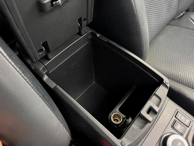 エクストレイル ２０Ｘｔｔ　エマージェンシーブレーキパッケージ　４ＷＤ　純正ＤＶＤナビ　全周囲カメラ　衝突被害軽減システム　電動リアゲート　レザー調シート　コーナーセンサー　スマートキー　ＬＥＤヘッド　ルーフレール　ビルトインＥＴＣ　クルコン　車線逸脱警報（56枚目）