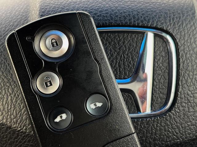 ステップワゴンスパーダ Z クールスピリット 両側電動ドア 純正SDナビ 後席モニター バックカメラ ハーフレザーシート ドラレコ スマートキー HIDヘッド ビルトインETC クルコン オートライト オートエアコン 純正17インチアルミ(9枚目)