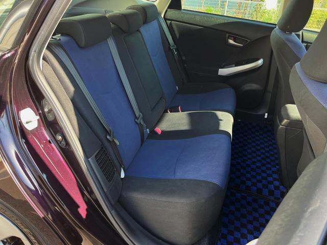 プリウス Ｓ　スマートキー　ＨＩＤヘッド　純正１５インチアルミ　オートライト　オートエアコン　ＣＤ　ＤＶＤ再生　フルセグ（7枚目）