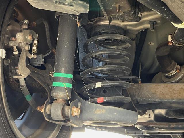 プリウス Ｓ　スマートキー　ＨＩＤヘッド　純正１５インチアルミ　オートライト　オートエアコン　ＣＤ　ＤＶＤ再生　フルセグ（18枚目）