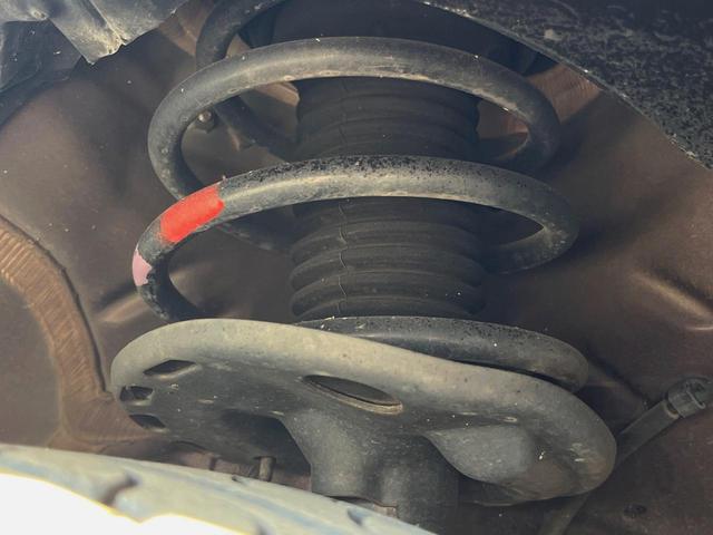 プリウス Ｓ　スマートキー　ＨＩＤヘッド　純正１５インチアルミ　オートライト　オートエアコン　ＣＤ　ＤＶＤ再生　フルセグ（20枚目）