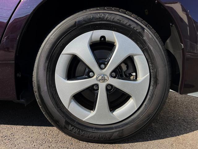 プリウス Ｓ　スマートキー　ＨＩＤヘッド　純正１５インチアルミ　オートライト　オートエアコン　ＣＤ　ＤＶＤ再生　フルセグ（22枚目）