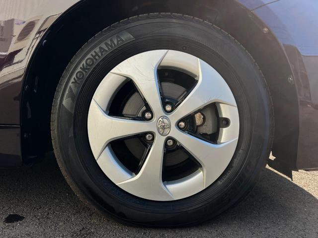 プリウス Ｓ　スマートキー　ＨＩＤヘッド　純正１５インチアルミ　オートライト　オートエアコン　ＣＤ　ＤＶＤ再生　フルセグ（24枚目）