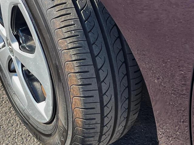 プリウス Ｓ　スマートキー　ＨＩＤヘッド　純正１５インチアルミ　オートライト　オートエアコン　ＣＤ　ＤＶＤ再生　フルセグ（25枚目）