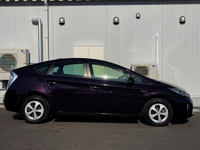 プリウス Ｓ　スマートキー　ＨＩＤヘッド　純正１５インチアルミ　オートライト　オートエアコン　ＣＤ　ＤＶＤ再生　フルセグ（29枚目）