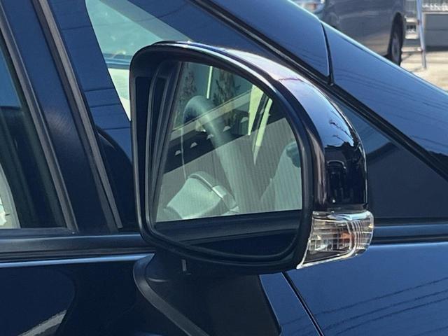 プリウス Ｓ　スマートキー　ＨＩＤヘッド　純正１５インチアルミ　オートライト　オートエアコン　ＣＤ　ＤＶＤ再生　フルセグ（30枚目）