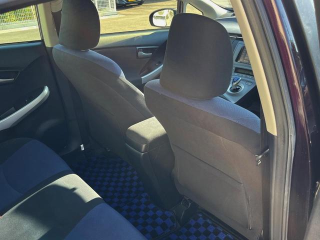 プリウス Ｓ　スマートキー　ＨＩＤヘッド　純正１５インチアルミ　オートライト　オートエアコン　ＣＤ　ＤＶＤ再生　フルセグ（34枚目）