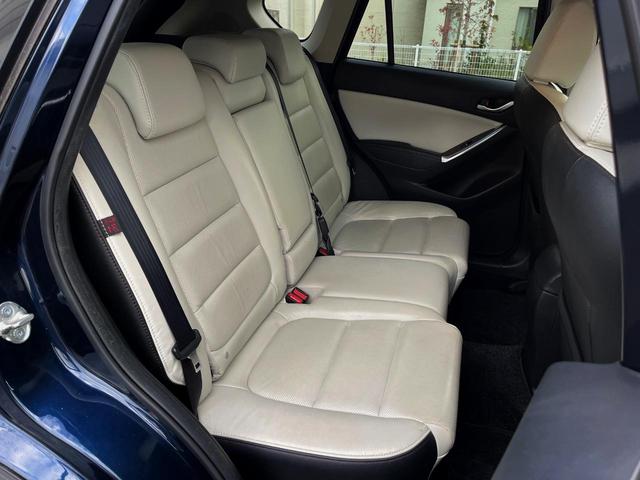 ＣＸ－５ ＸＤ　Ｌパッケージ　ディーゼル（軽油）　サンルーフ　バックカメラ　ＢＯＳＥサウンド　レーダークルーズ　レザーシート　スマートキー　ＬＥＤヘッド　ＥＴＣ　純正１９インチアルミ　車線逸脱警報　オートライト　デュアルエアコン（13枚目）