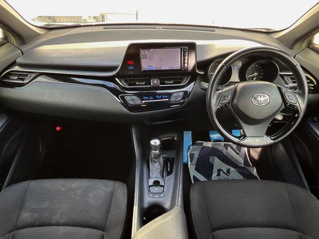 Ｃ－ＨＲ Ｓ　純正ＳＤナビ　バックカメラ　衝突被害軽減システム　レーダークルーズ　ドラレコ　スマートキー　ビルトインＥＴＣ　純正１７インチアルミ　車線逸脱警報　オートライト　デュアルエアコン　Ｂｌｕｅｔｏｏｔｈ（2枚目）