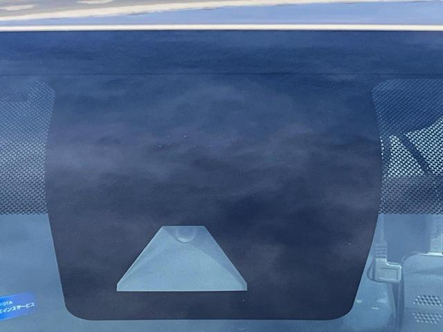 Ｃ－ＨＲ Ｓ　純正ＳＤナビ　バックカメラ　衝突被害軽減システム　レーダークルーズ　ドラレコ　スマートキー　ビルトインＥＴＣ　純正１７インチアルミ　車線逸脱警報　オートライト　デュアルエアコン　Ｂｌｕｅｔｏｏｔｈ（5枚目）