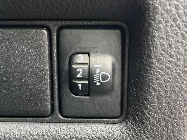 Ｃ－ＨＲ Ｓ　純正ＳＤナビ　バックカメラ　衝突被害軽減システム　レーダークルーズ　ドラレコ　スマートキー　ビルトインＥＴＣ　純正１７インチアルミ　車線逸脱警報　オートライト　デュアルエアコン　Ｂｌｕｅｔｏｏｔｈ（42枚目）