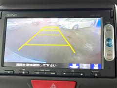 【バックカメラ】駐車時に後方がリアルタイム映像で確認できます。大型商業施設や立体駐車場での駐車時や、夜間のバック時に大活躍！運転スキルに関わらず、今や必須となった装備のひとつです！ 4