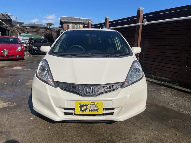 フィット Ｇ・１０ｔｈアニバーサリーＩＩ　Ｇ・１０ｔｈアニバーサリーモデル／パナソニックナビ／バックカメラ／スマートキー／ビルトインＥＴＣ／純正バイザー／純正フロアマット／１５インチアルミホイール（3枚目）