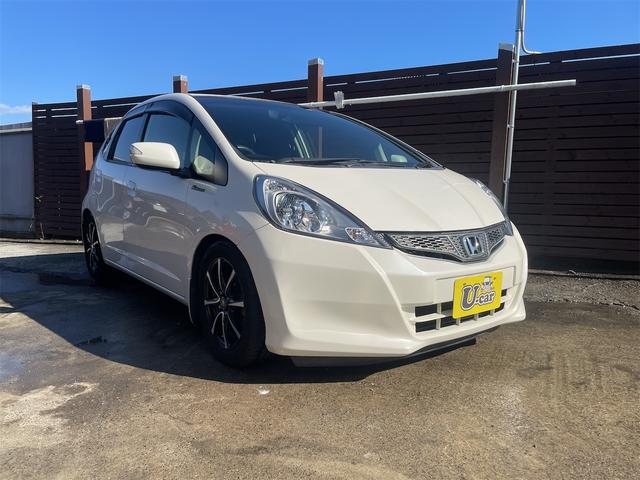 フィット Ｇ・１０ｔｈアニバーサリーＩＩ　Ｇ・１０ｔｈアニバーサリーモデル／パナソニックナビ／バックカメラ／スマートキー／ビルトインＥＴＣ／純正バイザー／純正フロアマット／１５インチアルミホイール（4枚目）