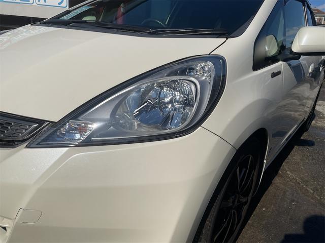 フィット Ｇ・１０ｔｈアニバーサリーＩＩ　Ｇ・１０ｔｈアニバーサリーモデル／パナソニックナビ／バックカメラ／スマートキー／ビルトインＥＴＣ／純正バイザー／純正フロアマット／１５インチアルミホイール（9枚目）