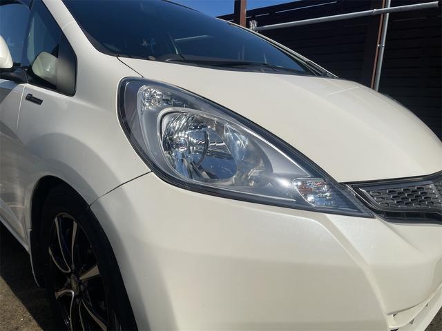 フィット Ｇ・１０ｔｈアニバーサリーＩＩ　Ｇ・１０ｔｈアニバーサリーモデル／パナソニックナビ／バックカメラ／スマートキー／ビルトインＥＴＣ／純正バイザー／純正フロアマット／１５インチアルミホイール（10枚目）