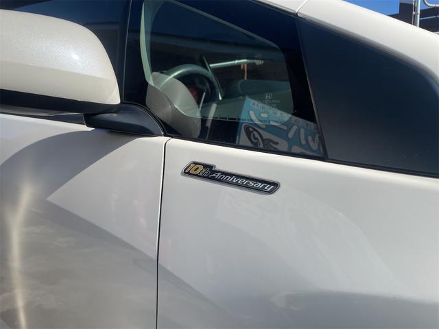 フィット Ｇ・１０ｔｈアニバーサリーＩＩ　Ｇ・１０ｔｈアニバーサリーモデル／パナソニックナビ／バックカメラ／スマートキー／ビルトインＥＴＣ／純正バイザー／純正フロアマット／１５インチアルミホイール（11枚目）