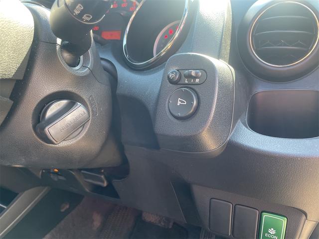 フィット Ｇ・１０ｔｈアニバーサリーＩＩ　Ｇ・１０ｔｈアニバーサリーモデル／パナソニックナビ／バックカメラ／スマートキー／ビルトインＥＴＣ／純正バイザー／純正フロアマット／１５インチアルミホイール（22枚目）