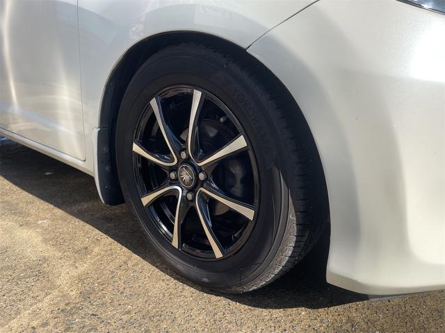 フィット Ｇ・１０ｔｈアニバーサリーＩＩ　Ｇ・１０ｔｈアニバーサリーモデル／パナソニックナビ／バックカメラ／スマートキー／ビルトインＥＴＣ／純正バイザー／純正フロアマット／１５インチアルミホイール（27枚目）