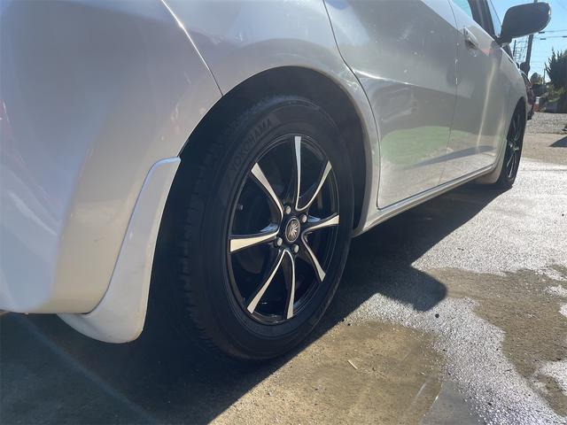 フィット Ｇ・１０ｔｈアニバーサリーＩＩ　Ｇ・１０ｔｈアニバーサリーモデル／パナソニックナビ／バックカメラ／スマートキー／ビルトインＥＴＣ／純正バイザー／純正フロアマット／１５インチアルミホイール（30枚目）