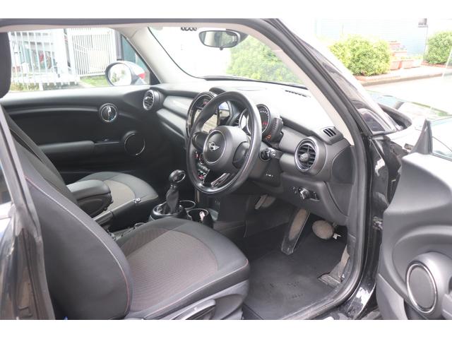 ＭＩＮＩ クーパー　運転席エアバッグ　カーテンエアバッグ　ＰＷ　ＡＢＳ　エアコン　パワーステアリング　運転席助手席エアバック（24枚目）