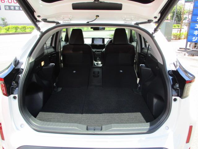 ヤリスクロス ハイブリッドＺ　フロアーＡＴ　パール　トヨタセーフティーセンス　Ｔコネクト　純正ＥＴＣ２．０　全方位カメラ　ＳＵＶ　カラードマッドガード　リヤーディフューザー（26枚目）