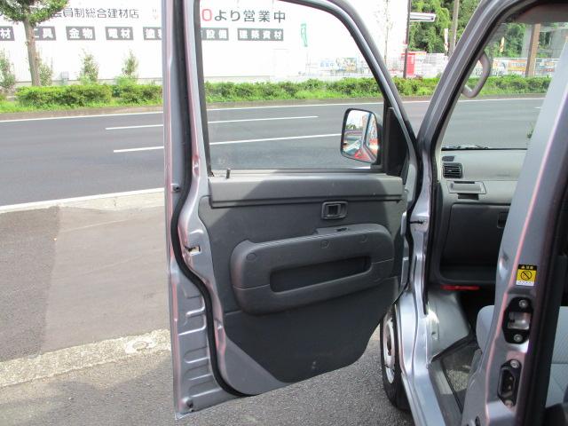 サンバーバン トランスポーター　軽バン　軽貨物　ハイルーフ　パワーウィンドウ　集中ドアロック　ルーフキャリア　オーバーヘッドシェルフ　オートマチック車　エアコン　パワステ（11枚目）