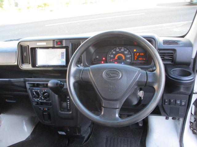 ハイゼットカーゴ スペシャルクリーンＳＡＩＩＩ　スマートアシストＩＩＩ　ハイルーフ　アイドリングストップ　４速おースマートアシストＩＩＩ　ハイルーフ　アイドリングストップ　４速オートマ車　エアコン　パワステ　ルーフキャリア　市販ナビ　バックカメラ（4枚目）