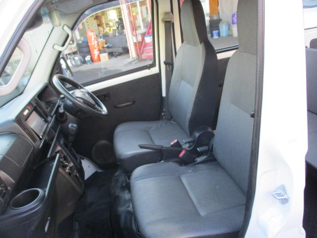 ハイゼットカーゴ スペシャルクリーンＳＡＩＩＩ　スマートアシストＩＩＩ　ハイルーフ　アイドリングストップ　４速おースマートアシストＩＩＩ　ハイルーフ　アイドリングストップ　４速オートマ車　エアコン　パワステ　ルーフキャリア　市販ナビ　バックカメラ（11枚目）