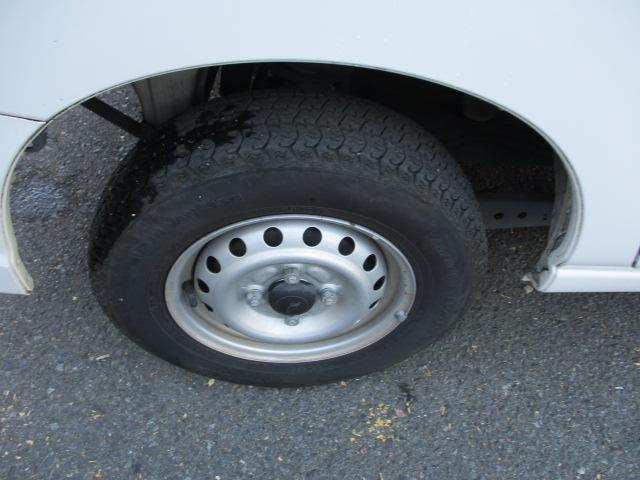 ハイゼットカーゴ スペシャルクリーンＳＡＩＩＩ　スマートアシストＩＩＩ　ハイルーフ　アイドリングストップ　４速おースマートアシストＩＩＩ　ハイルーフ　アイドリングストップ　４速オートマ車　エアコン　パワステ　ルーフキャリア　市販ナビ　バックカメラ（21枚目）