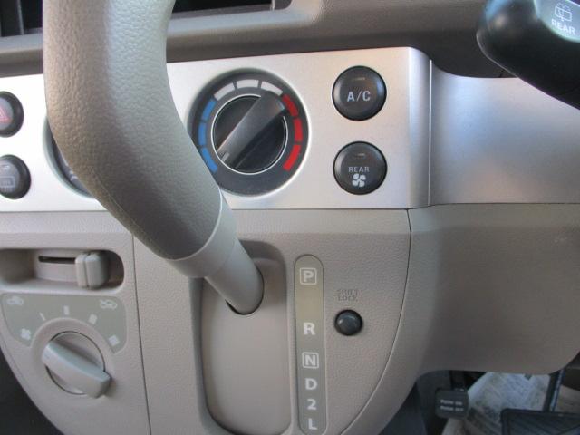 エブリイワゴン 　６６０ウィズ　福祉車両　車いす移動車　車いす電動固定式　リヤシート付き　折畳みアルミスロープ　リヤヒーター付き　オートマ車　エアコン　パワステ　パワーウィンドウ　キーレスキー（8枚目）