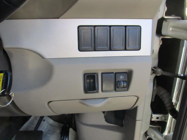 エブリイワゴン 　６６０ウィズ　福祉車両　車いす移動車　車いす電動固定式　リヤシート付き　折畳みアルミスロープ　リヤヒーター付き　オートマ車　エアコン　パワステ　パワーウィンドウ　キーレスキー（11枚目）