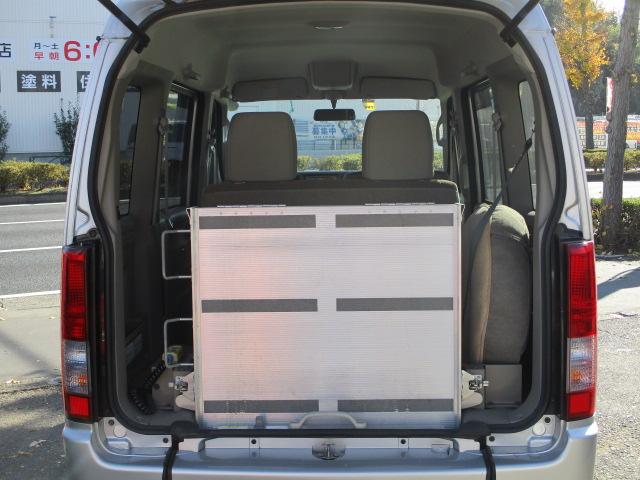 エブリイワゴン 　６６０ウィズ　福祉車両　車いす移動車　車いす電動固定式　リヤシート付き　折畳みアルミスロープ　リヤヒーター付き　オートマ車　エアコン　パワステ　パワーウィンドウ　キーレスキー（18枚目）