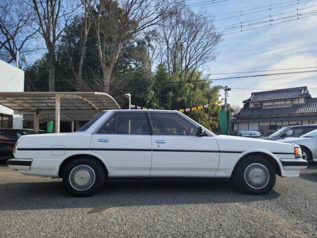 TOYOTA CRESTA SUPER LUCENT | 1985 | WHITE | 52655 km TOYOTA CRESTA SUPER LUCENT | 1985 | WHITE | 52655 km
