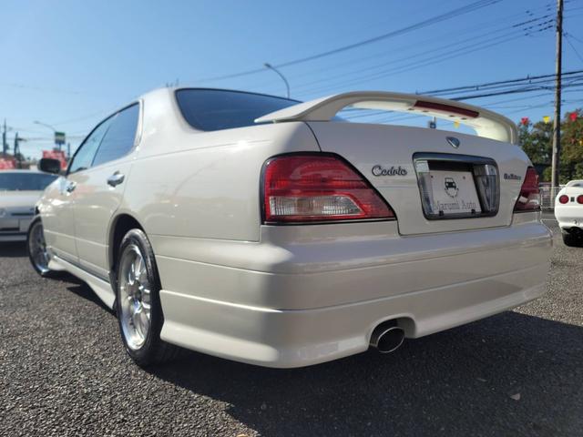 セドリック グランツーリスモＳＶ　フルエアロ・ニスモマフラー・フロントタワーバー・パワーシート・キーレス・ＢＢＳ１７インチアルミ（4枚目）