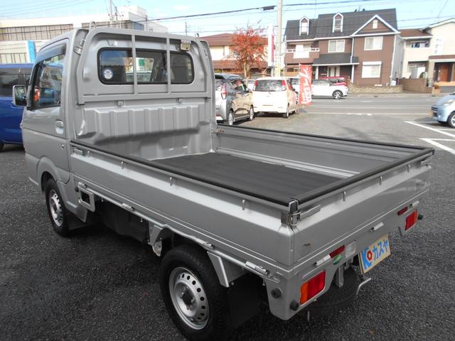 キャリイトラック ＫＸ　フロア５速　Ｆｕｌｌ装備　フォグランプ　作業灯　キーレス　ＣＤチューナー　メッキグリル　ボディ同色ドアミラー・アウターハンドル　ワンオーナー　軽自動車（5枚目）