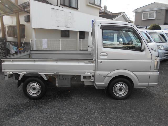 キャリイトラック ＫＸ　フロア５速　Ｆｕｌｌ装備　フォグランプ　作業灯　キーレス　ＣＤチューナー　メッキグリル　ボディ同色ドアミラー・アウターハンドル　ワンオーナー　軽自動車（7枚目）