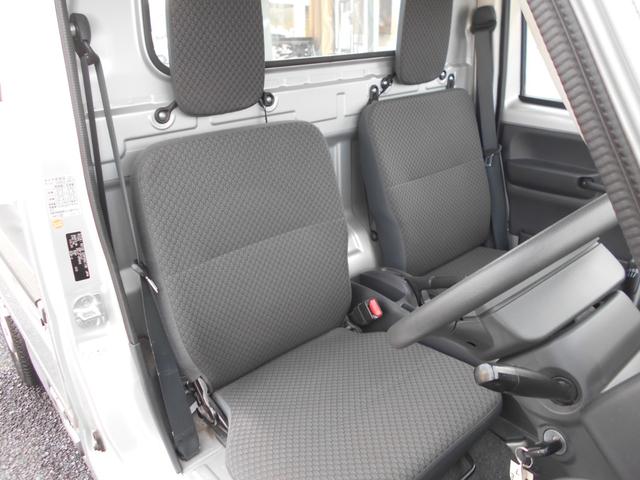 キャリイトラック ＫＸ　フロア５速　Ｆｕｌｌ装備　フォグランプ　作業灯　キーレス　ＣＤチューナー　メッキグリル　ボディ同色ドアミラー・アウターハンドル　ワンオーナー　軽自動車（11枚目）