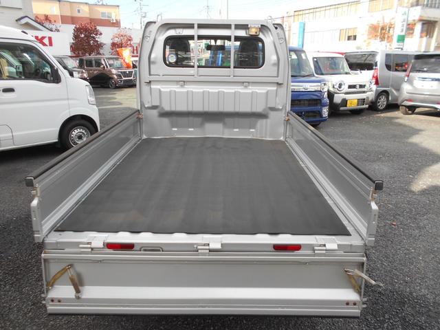 キャリイトラック ＫＸ　フロア５速　Ｆｕｌｌ装備　フォグランプ　作業灯　キーレス　ＣＤチューナー　メッキグリル　ボディ同色ドアミラー・アウターハンドル　ワンオーナー　軽自動車（12枚目）