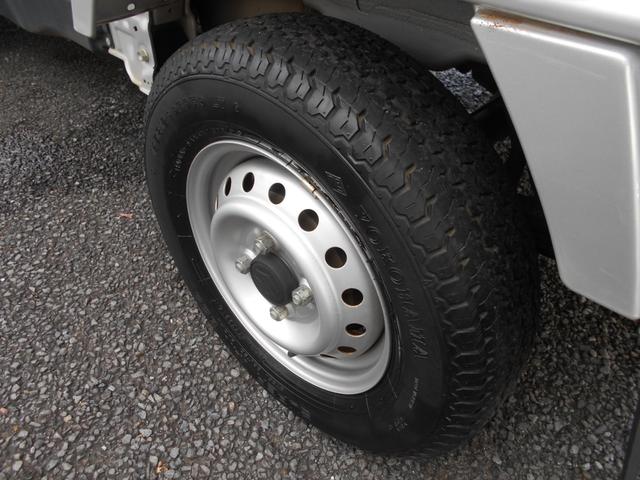 キャリイトラック ＫＸ　フロア５速　Ｆｕｌｌ装備　フォグランプ　作業灯　キーレス　ＣＤチューナー　メッキグリル　ボディ同色ドアミラー・アウターハンドル　ワンオーナー　軽自動車（16枚目）