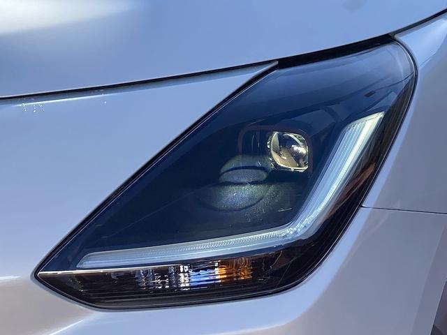 スイフト XG LEDヘッドランプデュアルセンサーブレーキサポートII シートヒーター、LEDヘッドランプ、衝突軽減ブレーキ、アダプティブクルーズコントロール、キーレスプッシュスタート スマートキー ステアリングスイッチ レーンキープアシスト(8枚目)